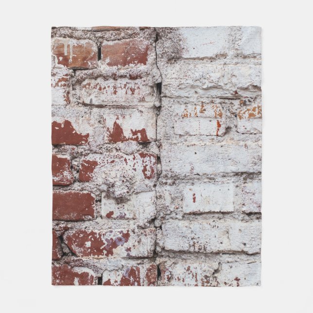 Couverture Polaire Old painted brick wall with peeling white paintwal (Devant)