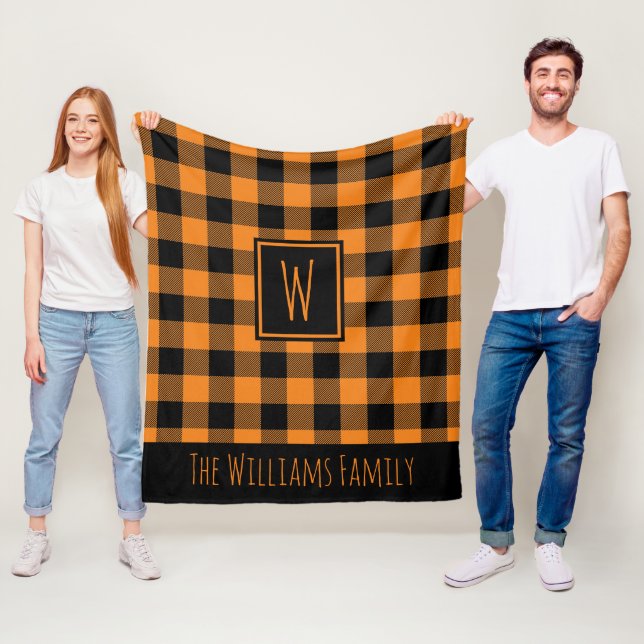 Couverture Polaire Orange Buffalo Plaid Monogramme Nom personnalisé  (En situation)