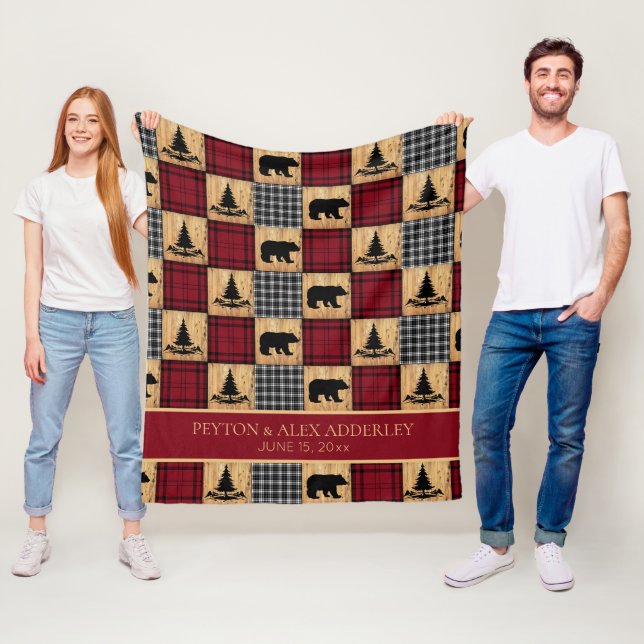 Couverture Polaire Ours à carreaux de Buffalo rustiques mariage bois  (En situation)