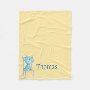 Couverture Polaire Ours bleu de calicot souriant sur la chaise