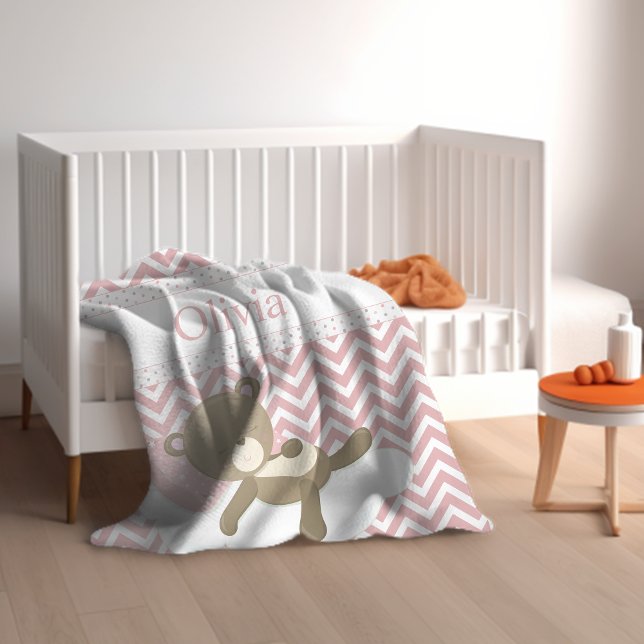 Couverture Polaire Ours en peluche mignon avec Monogramme personnalis (An adorable teddy bear blanket with pink chevrons and baby's name.)