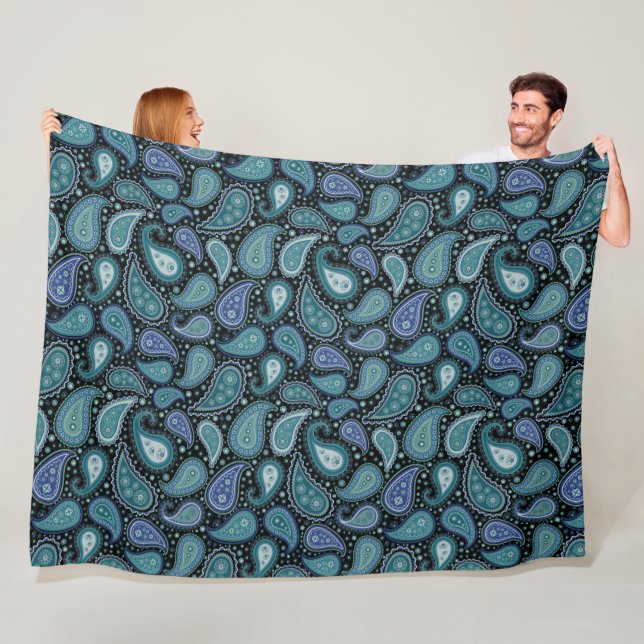 Couverture Polaire Paisley bleu turquoise motif floral (En situation)