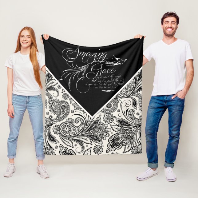 Couverture Polaire Paisley noir et blanc Amazing Grace (En situation)