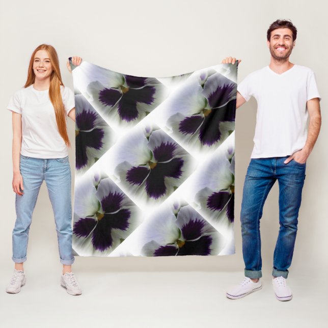Couverture Polaire Pansement pourpre et blanc (En situation)