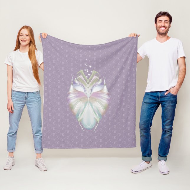 Couverture Polaire Pastel Purple Oracle Owl Monogram (En situation)