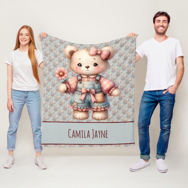 Couverture Polaire Pastel Teddy Bear Holding Flower Wear Overalls (En situation)