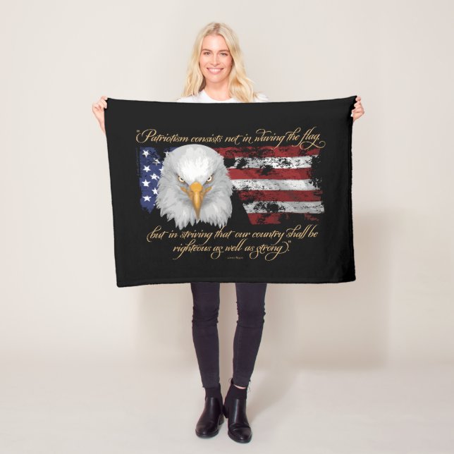 Couverture Polaire Patriotisme vertueux (En situation)