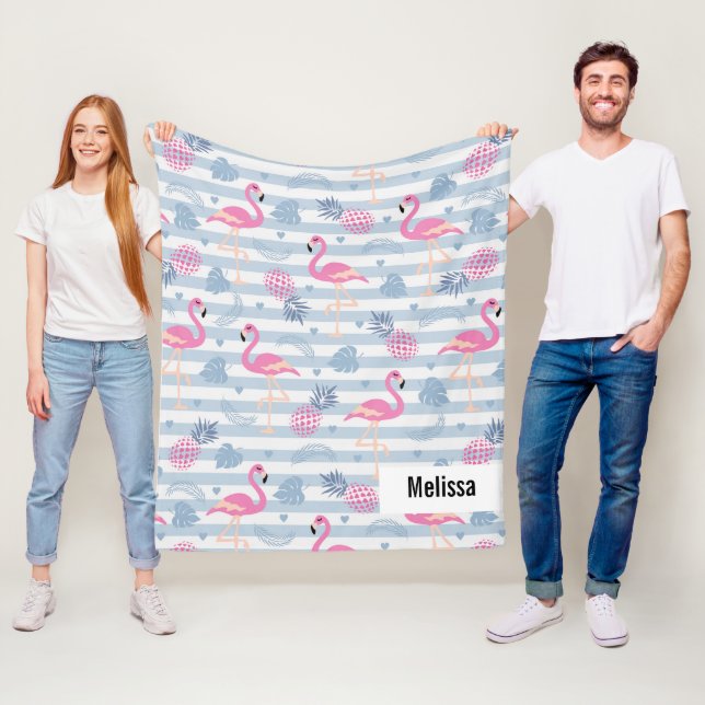 Couverture Polaire Patters de Whimsical Flamingo et Pineapple (En situation)
