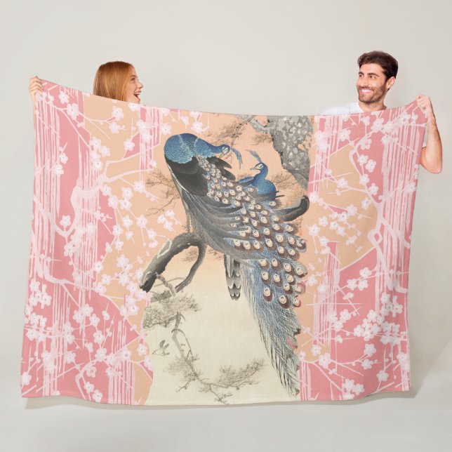 Couverture Polaire PEACOCKS, ROSE BLANC FLEURS SAKURA Japonais Floral (En situation)