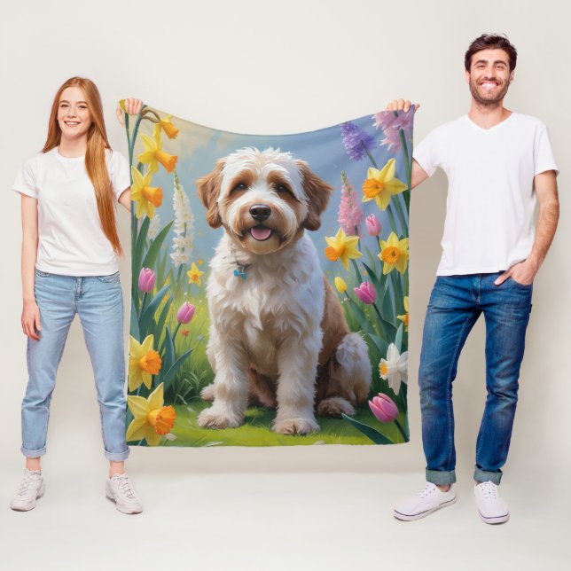 Couverture Polaire Peinture de fleurs printanières Bernedoodle  (En situation)