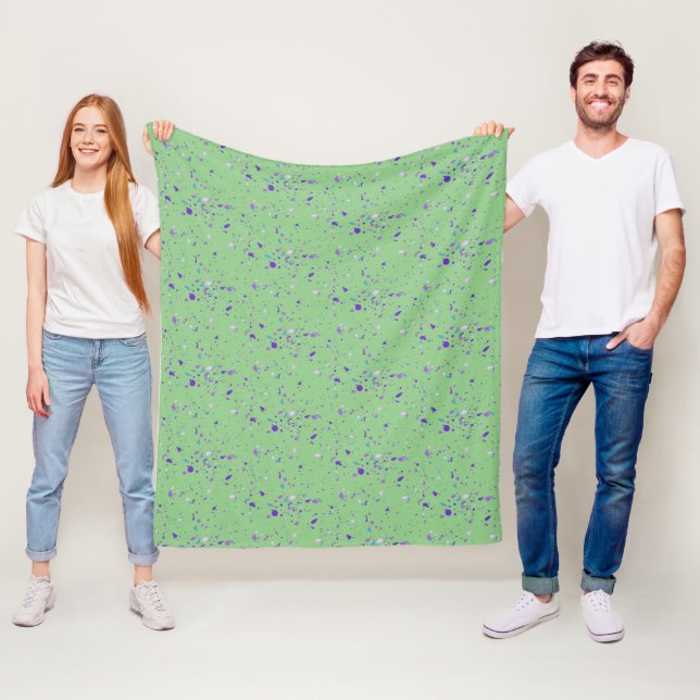 Couverture Polaire Peinture violette (En situation)