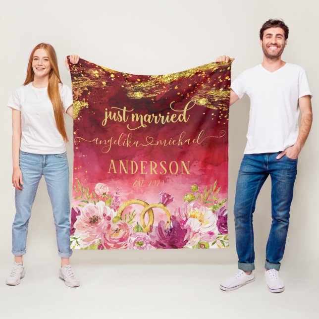 Couverture Polaire Peonies roses Mariage Anneau Rouge Or vient de se  (En situation)