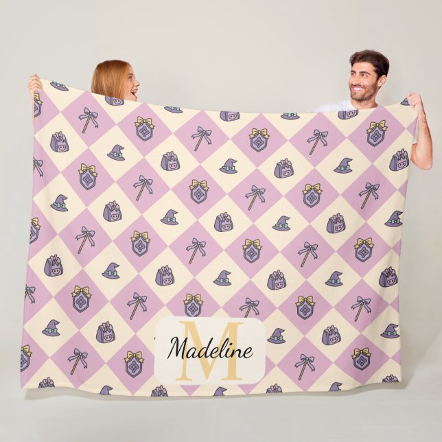 Couverture Polaire Personalized Wizard School Pink Monogram Name (En situation)