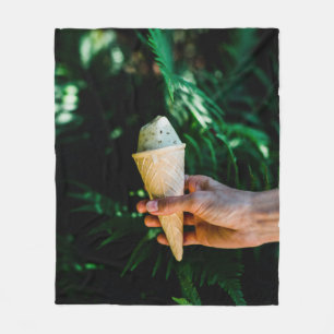 Couverture Polaire Personne tenant de la glace