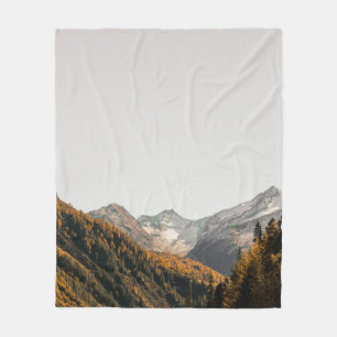 COUVERTURE POLAIRE PHOTOGRAPHIE AÉRIENNE DE LA MONTAGNE SOUS LE CIEL