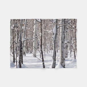 Couverture Polaire Photographie noire et blanche de troncs d'arbre