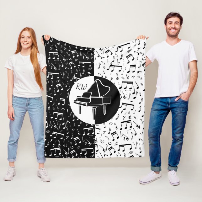 Couverture Polaire Piano noir et blanc (En situation)