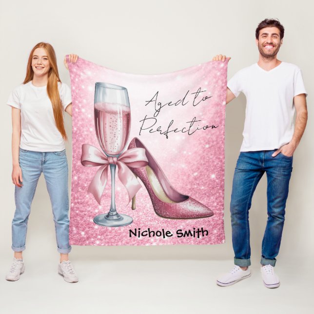 Couverture Polaire Pink Champagne Glass Aged To Perfection Birthday (En situation)
