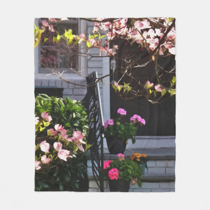 Couverture Polaire Pink Dogwood and Pots of Geraniums