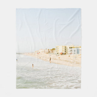 COUVERTURE POLAIRE PLAGE PRÈS DU BÂTIMENT EN JOURNÉE