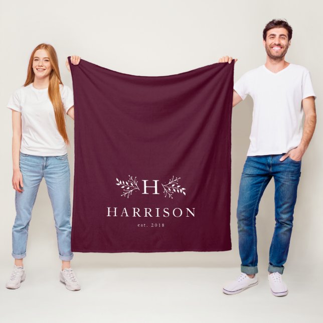 Couverture Polaire Plum monogramme rustique recouvert d'une couvertur (En situation)