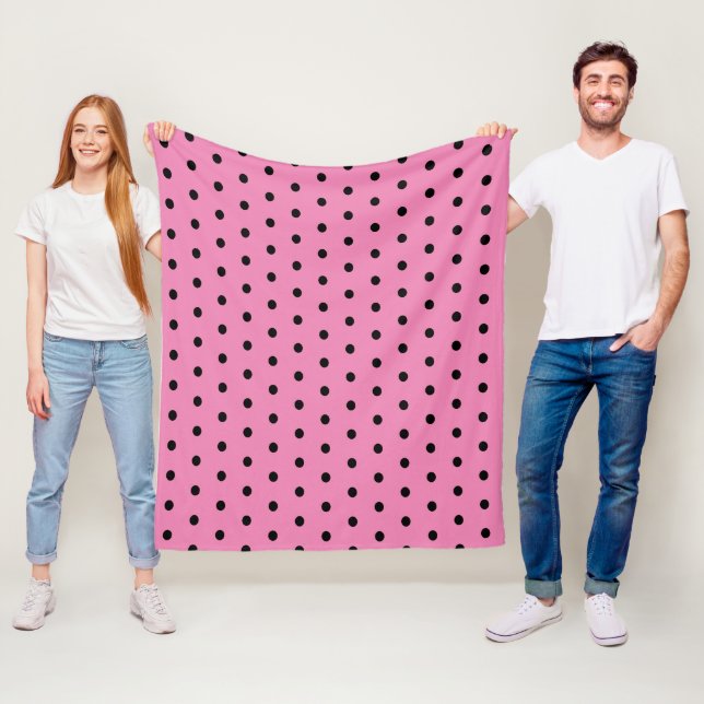 Couverture Polaire Pois roses et noirs (En situation)