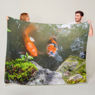 Couverture Polaire Poisson Koi dans un étang