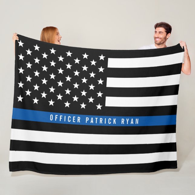 Couverture Polaire Police Mince Ligne Bleue Américain Drapeau Monogra (En situation)