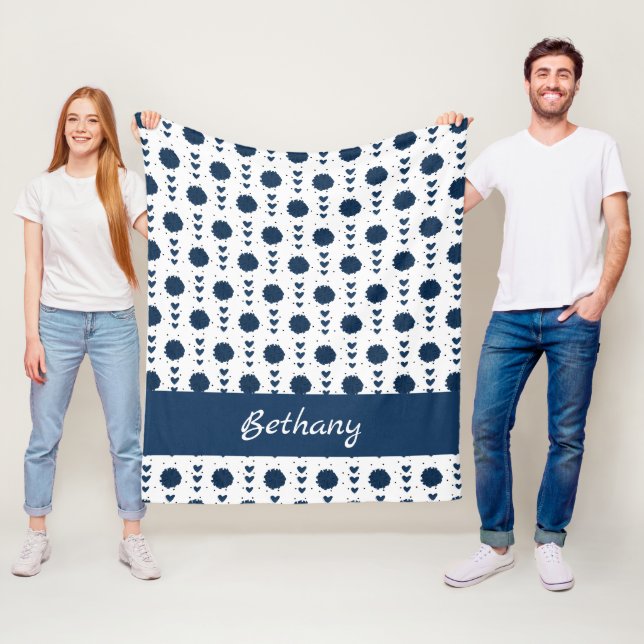 Couverture Polaire Pom-pom girl bleu marine Pom Poms & Coeurs Motif (En situation)