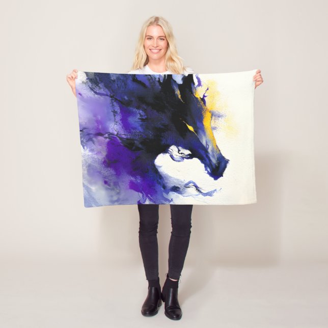 Couverture Polaire Portrait abstrait aquarelle cheval noir (En situation)