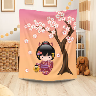 Couverture Polaire Poupée Kokeshi Sakura - Fille Geisha sur Pêche