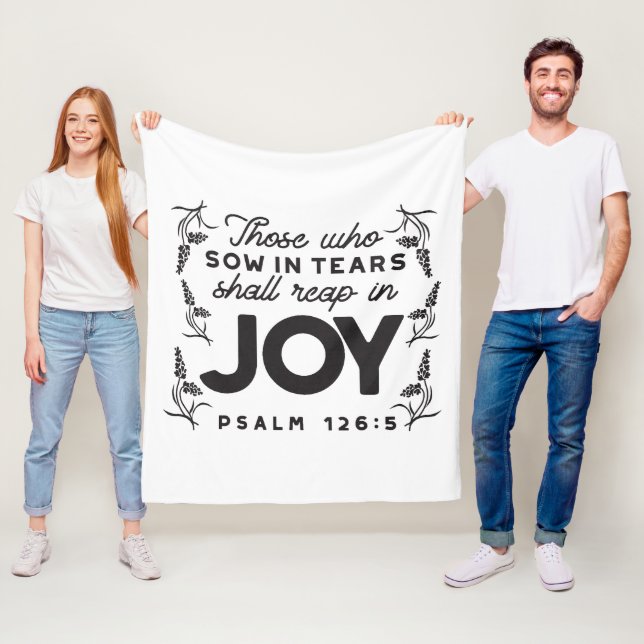 Couverture Polaire Psalm 126:5 Scripture Typography – Reap in Joy (En situation)