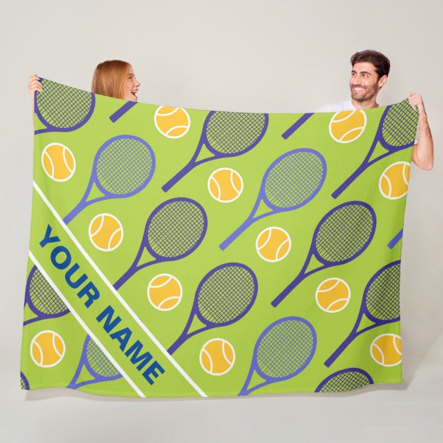 Couverture Polaire 🎾 Raquettes de tennis violettes sur vert, nom per (En situation)