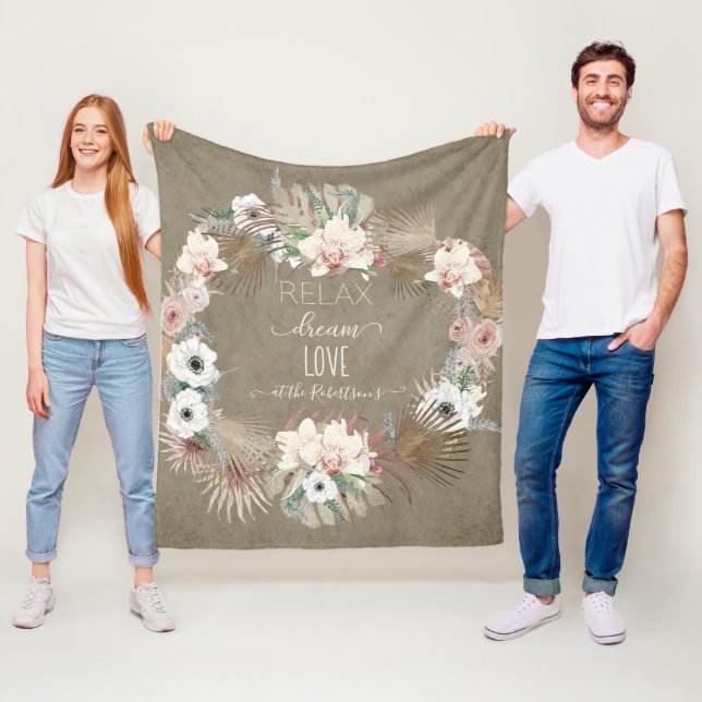 Couverture Polaire Relax Dream Love Earthy Tropical Tan White Floral (En situation)