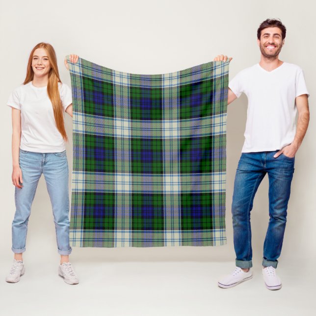 Couverture Polaire Robe Blackwatch carreaux modernes (En situation)