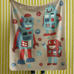 Couverture Polaire Robots rétro mignons Sci-Fi personnalisé<br><div class="desc">Restez chaud et torréfié en regardant vos films de science-fiction préférés avec cette jolie couverture de jetons personnalisée. Il suffit d'ajouter un nom pour créer un cadeau d'une nature avec un look vintage. Cette couverture en toison présente de jolies illustrations de style rétro de robots dans les tons bleu et...</div>