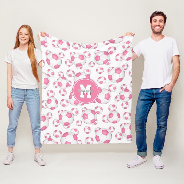 Couverture Polaire rose blanc ceinturon sport balls motif (En situation)