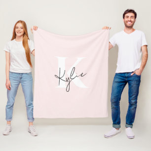 Couverture Polaire Rose Blush moderne Nom du monogramme personnalisé 