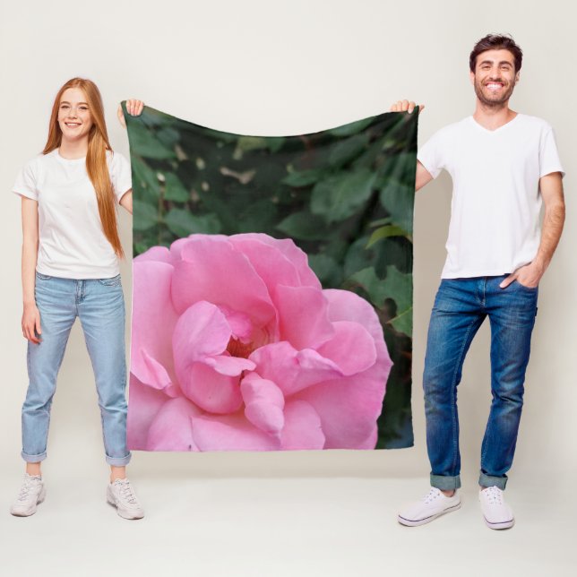 Couverture polaire rose fleur rose (En situation)