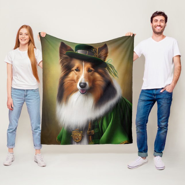 Couverture Polaire Rough Collie Chien dans la tenue de la Saint Patri (En situation)