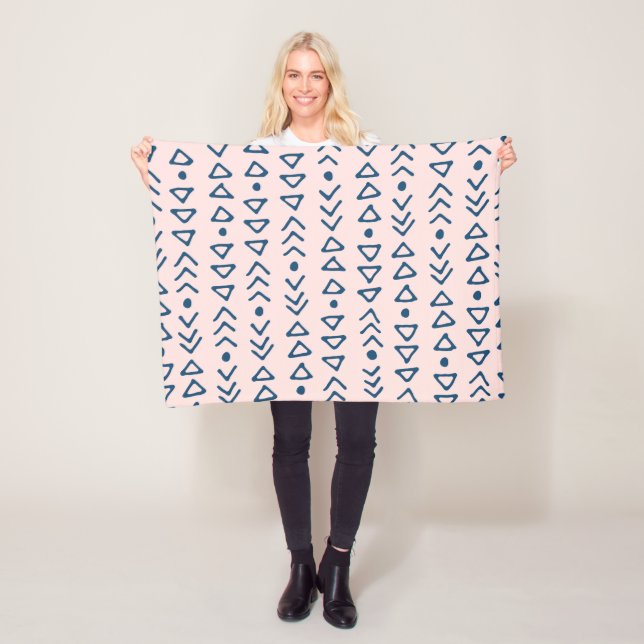Couverture Polaire Rougissent le motif rose de flèche de triangle de (En situation)