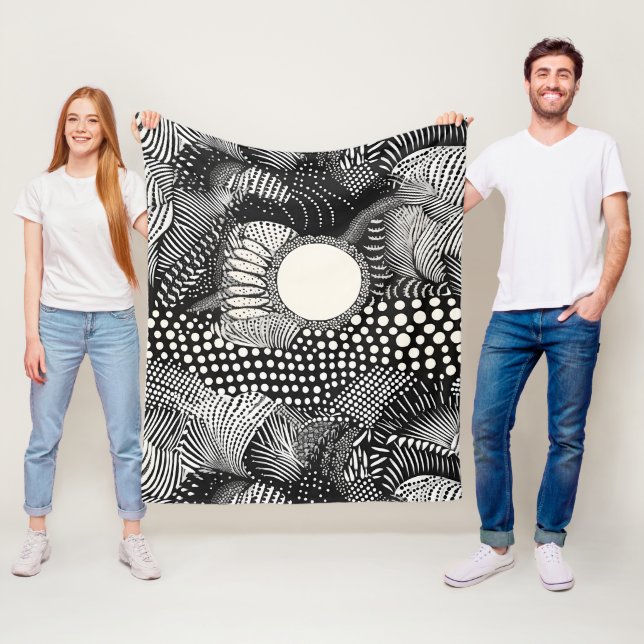 Couverture Polaire Rythme en noir et blanc – Abstrait monochrome (En situation)