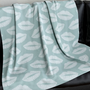 Couverture Polaire Sage Green Lipstick Kiss Motif Fleece Blanche