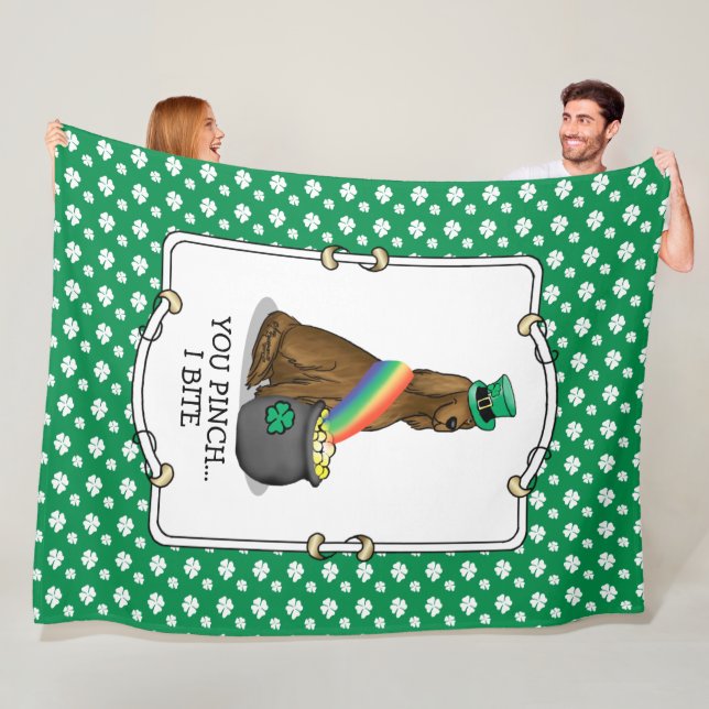 Couverture Polaire Saint Patrick's Day Irlandais Setter Dog (rouge 1) (En situation)