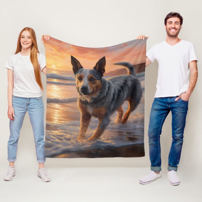 Couverture Polaire Sandy Paws Bouvier Australien sur la Plage au Couc (En situation)