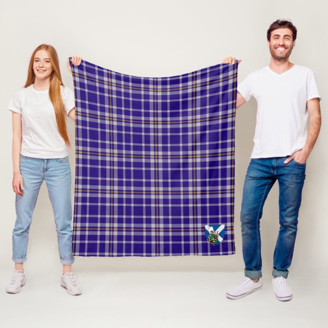 Couverture Polaire Scotts Ochterlony Tartan Plaid (En situation)