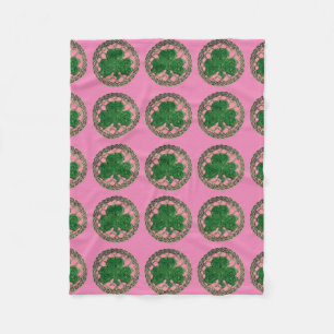 Couverture Polaire Shamrock rose sur noeuds celtiques Blanche en tois