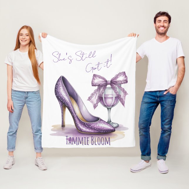Couverture Polaire She’s Still Got It Purple High Heel Birthday (En situation)