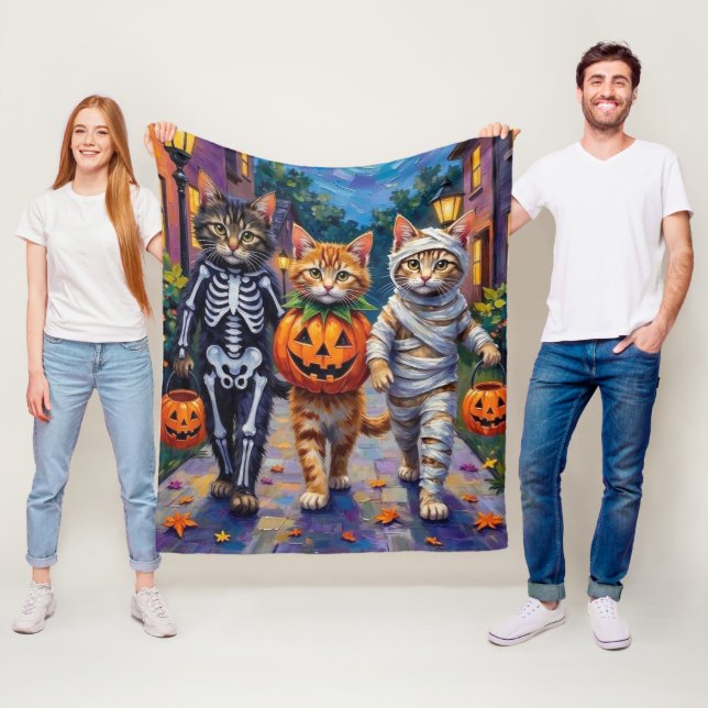 Couverture Polaire Siberian Cats Trick-or-Treating Halloween Costumes (En situation)
