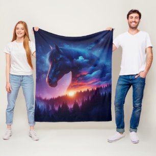 Couverture Polaire Silhouette de cheval dans un paysage de forêt de c